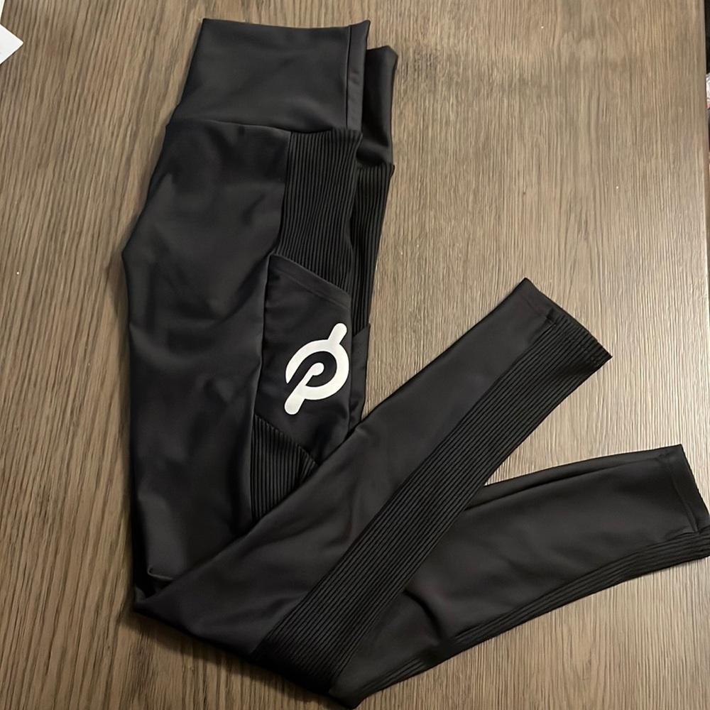 Peloton black size med leggings